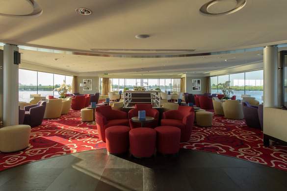 Avalon Waterways, Avalon Illumination Panorama Lounge 1.jpg